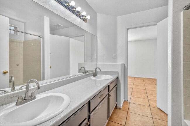 Building Photo - BEAUTIFUL SINGLE-STORY HOME LOCATED IN LAS VEGAS
