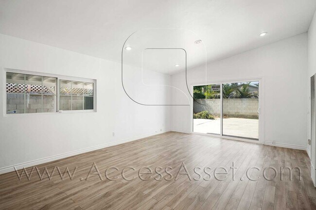 Building Photo - Spacious 3-Bedroom Torrance Home with Private Yard & Modern Interior
