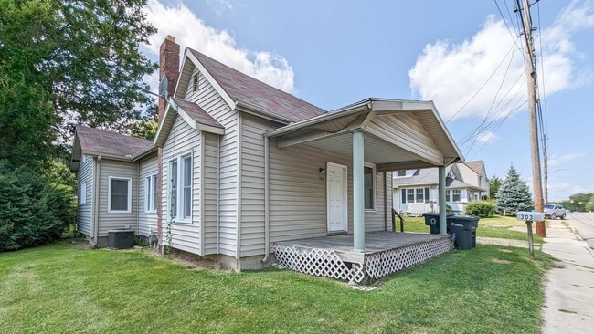 Building Photo - PRELEASING for AUGUST! Close to Campus; In-Unit Washer and Dryer