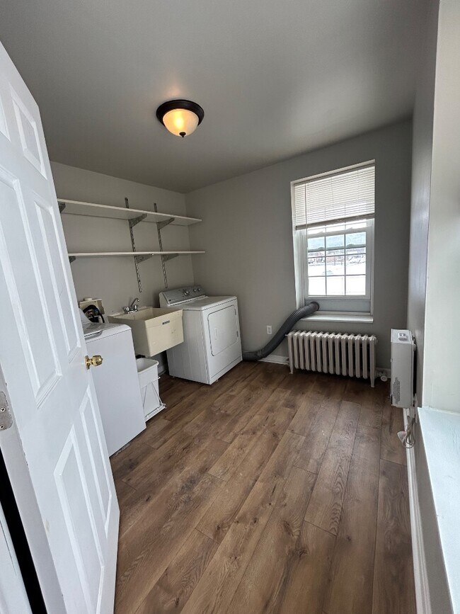 Building Photo - 7030 Front River Rd