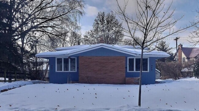 Building Photo - 487-489 Desnoyer Ave