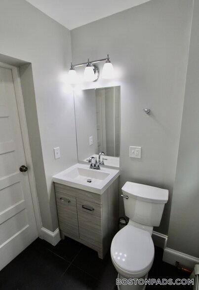 Building Photo - 55 Estes St