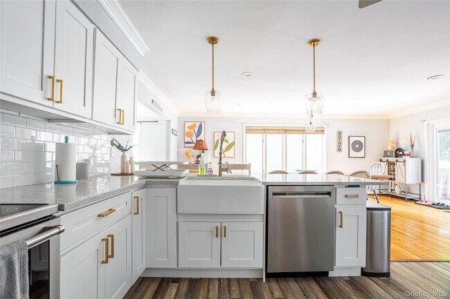 Building Photo - 2300 Pine Tree Rd