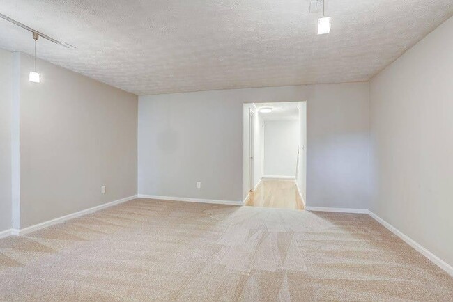 Building Photo - 406 Wedgewood Way