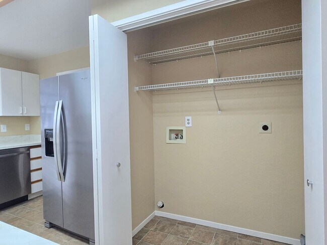 Building Photo - Spacious 2-Story Townhome, Updated Kitchen, New Appliances, Fresh Paint, Laminate Flooring, New C...