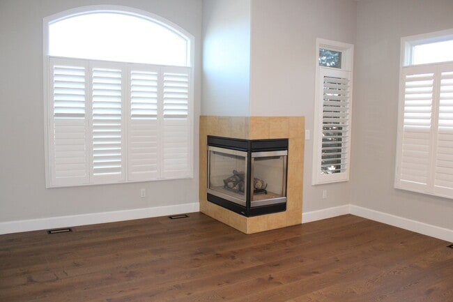 Building Photo - 8236 Hidden Cove Ct