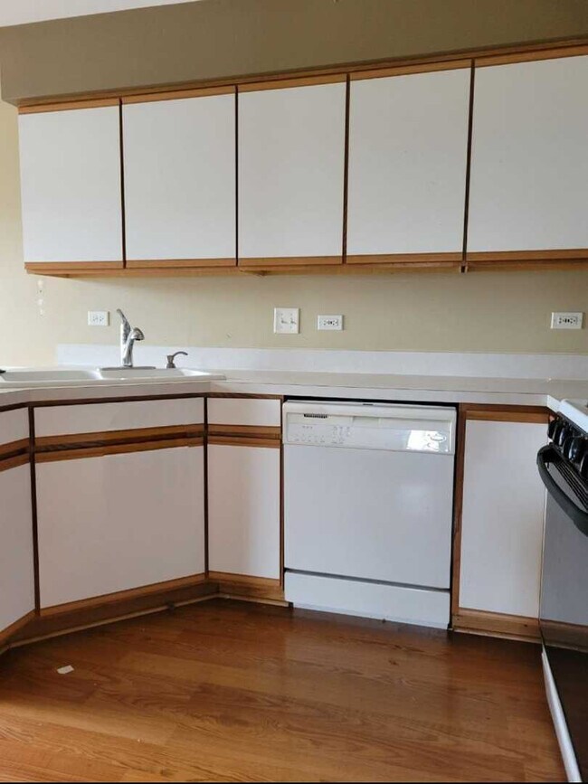 Building Photo - 2492 Dickens Dr