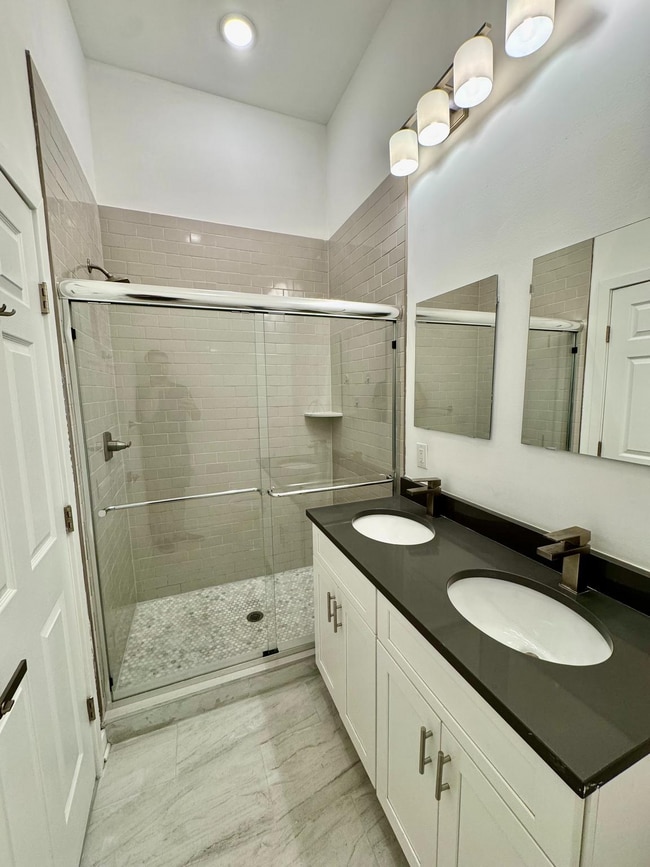 Building Photo - 2722 Master St