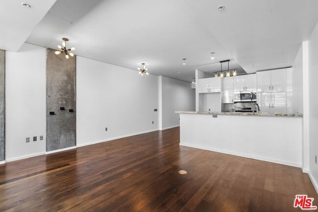 Building Photo - 1155 S Grand Ave