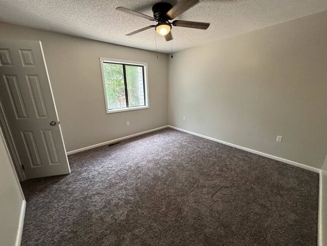Building Photo - 133 Candlebrook Dr