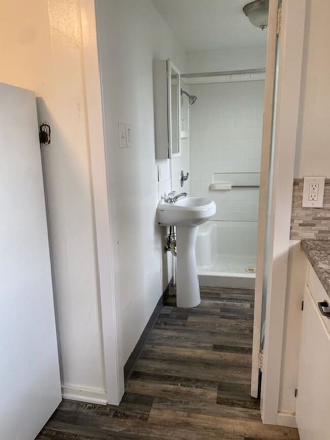 Building Photo - Charming 2 Bedroom Home on Corner Lot