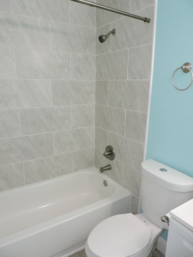 Building Photo - Beautifully updated home!