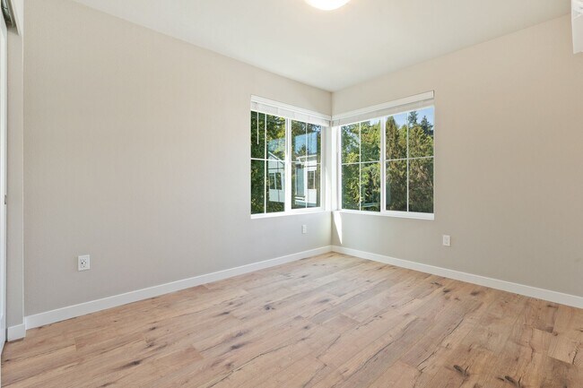 Building Photo - NEW Bothell Townhome | 4 Bedroom | $3,900