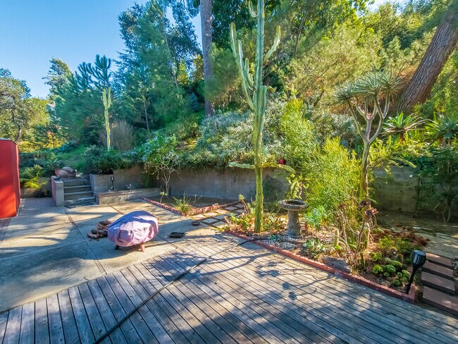 Building Photo - 1404 Oak Grove Dr