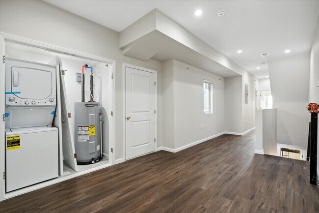 Building Photo - 2025 N 16th St