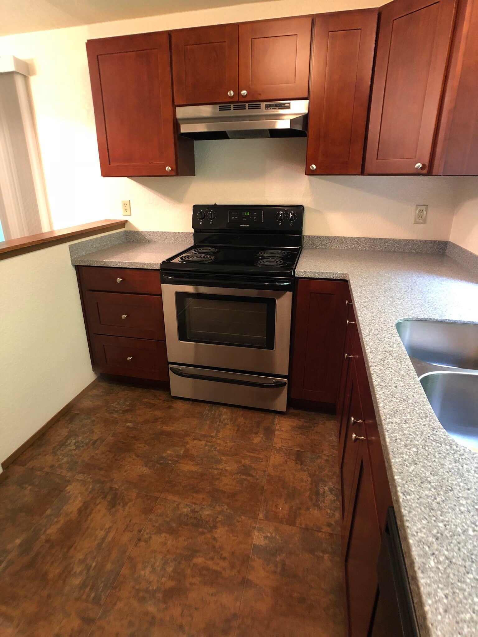 Building Photo - 5513 Cirque Dr W