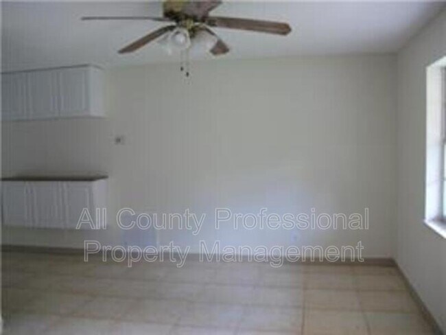 Building Photo - 2023 SW 29th Ave