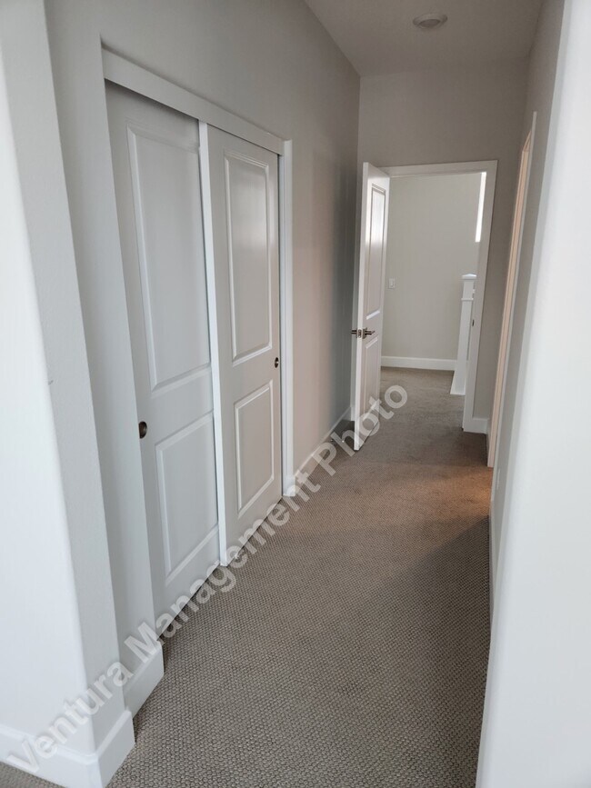 Building Photo - 3020 Harrison Ln