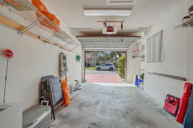 Building Photo - 6099 Waldwick Cir