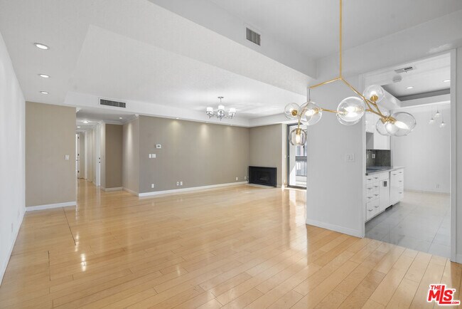 Building Photo - 4477 Wilshire Blvd