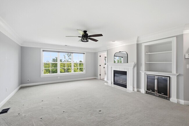 Building Photo - 678 Canterbury Dr