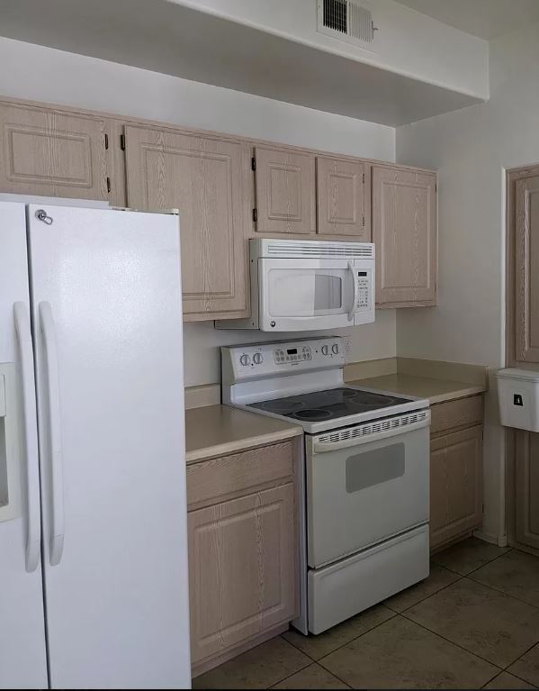 Building Photo - 600 W Grove Pky