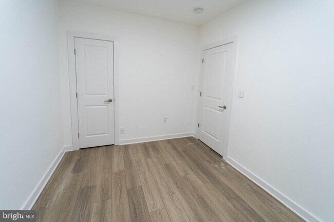 Building Photo - Move In Ready 2 BD 1 BA close to Metro, Sh...