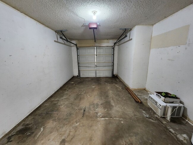Building Photo - Charming 2 bedroom Duplex in Burleson