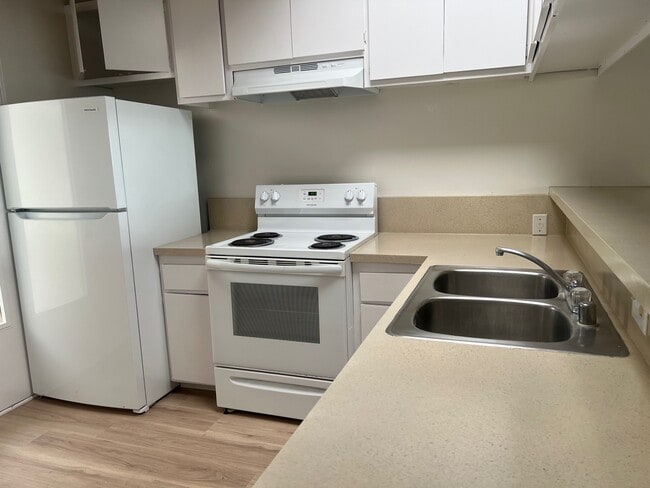 Building Photo - 2804 Manhattan Ave