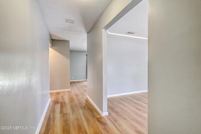 Building Photo - 3400 Red Oak Cir