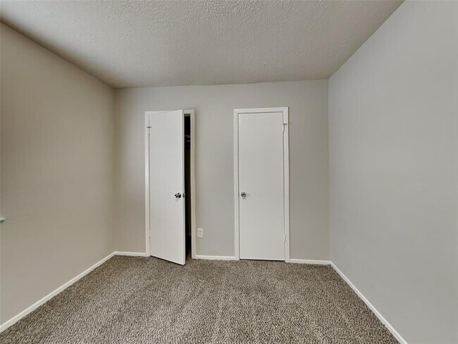 Building Photo - 4823 Ingleside Ct