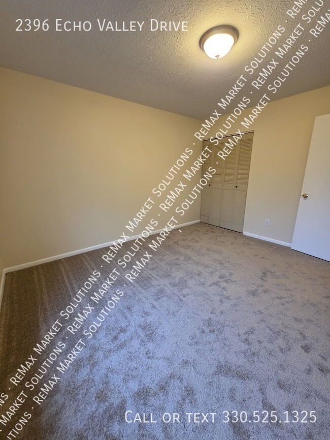 Building Photo - 2396 Echo Valley Dr