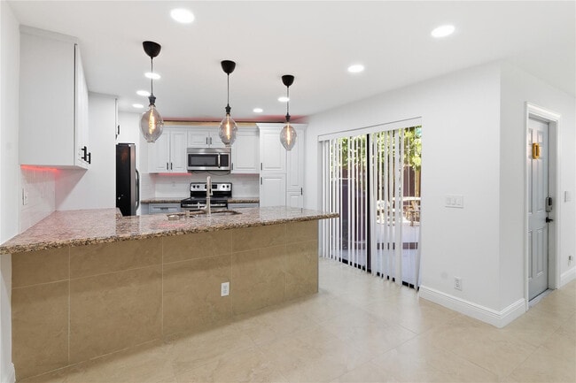 Building Photo - 23048 Oxford Pl