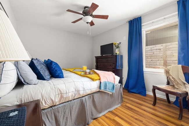 Building Photo - 500 Oak Ave