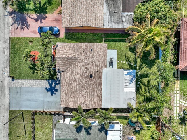 Building Photo - 1210 Skylark Ln