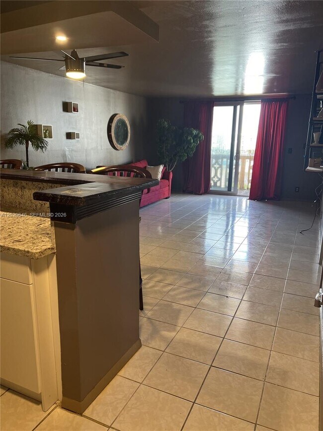 Building Photo - 1817 S Ocean Dr