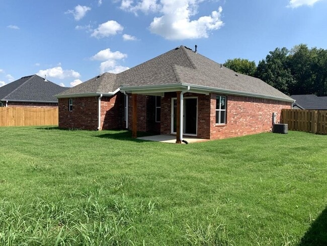 Building Photo - 428 Concho St