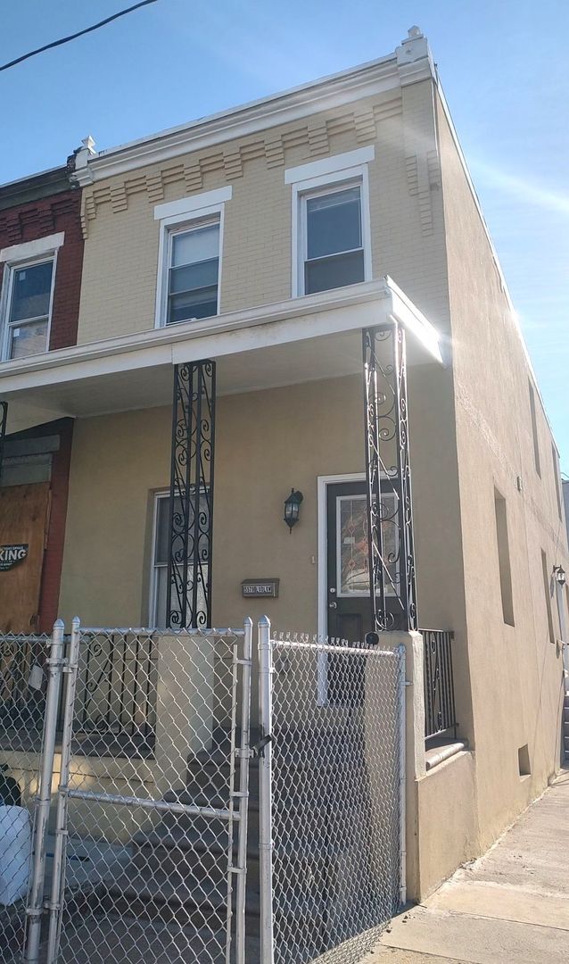 Building Photo - 5578 Ludlow St