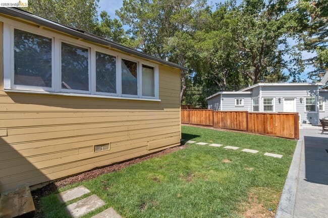 Building Photo - 3484 Moraga Blvd