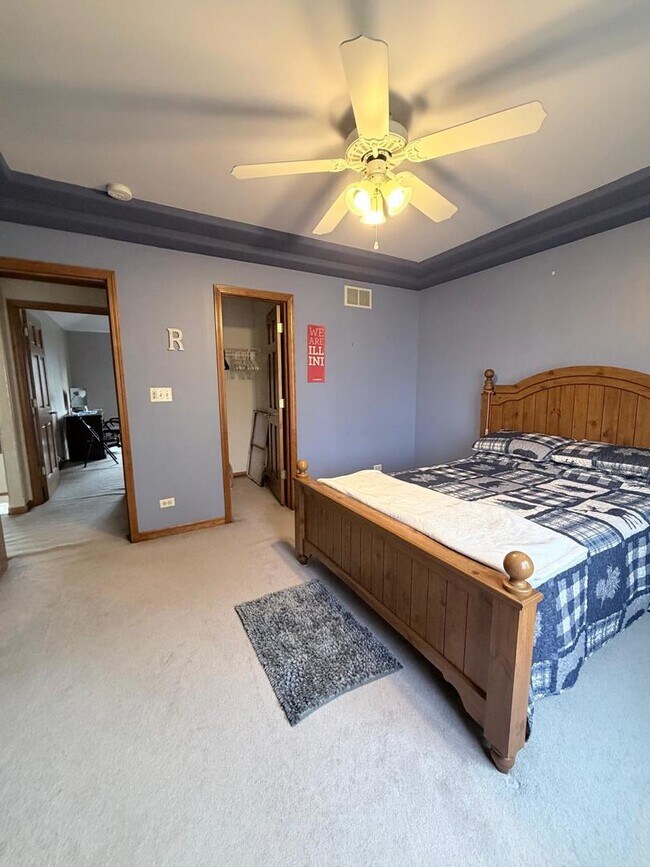 Building Photo - 3823 Sunburst Ln