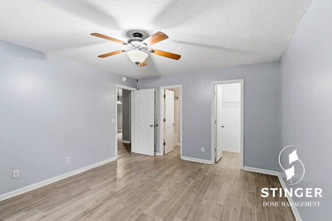 Building Photo - 12 Robin Way