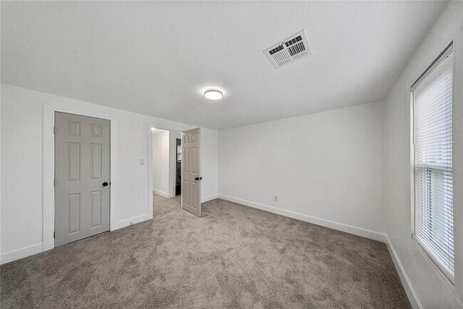 Building Photo - 2421 NW 18th St