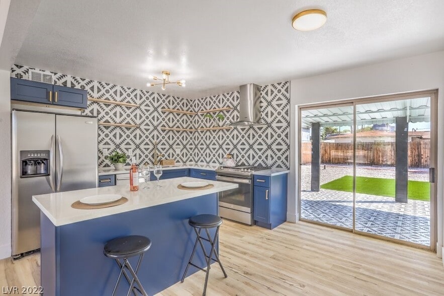 Kitchen - 908 Canosa Ave