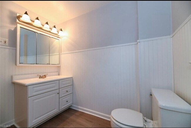 Building Photo - Beautiful home for lease