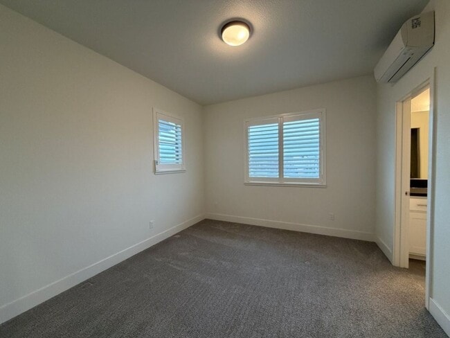 Building Photo - Loft home in downtown Woodland with SOLAR!!