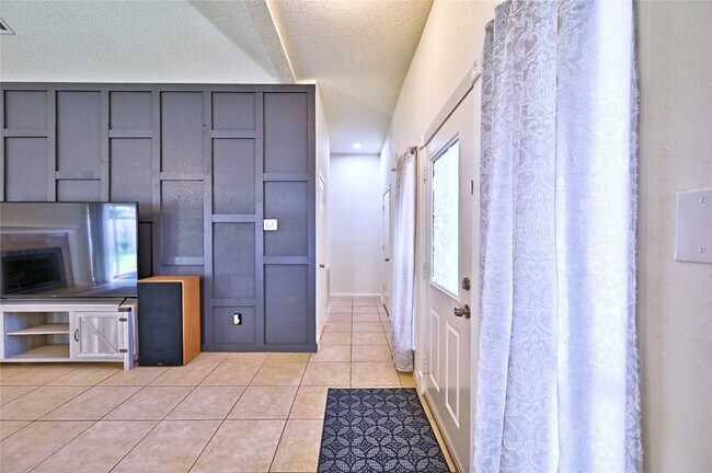 Building Photo - 7407 Creekfield Dr