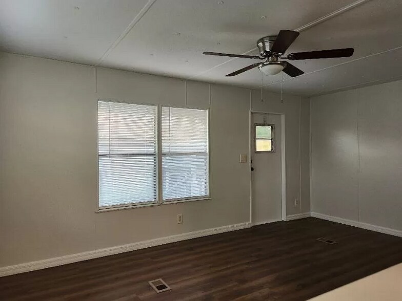 Building Photo - 14220 Brookridge Blvd