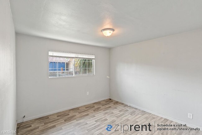 Building Photo - 2 br, 1 bath Triplex - 1466 77th Avenue, O...