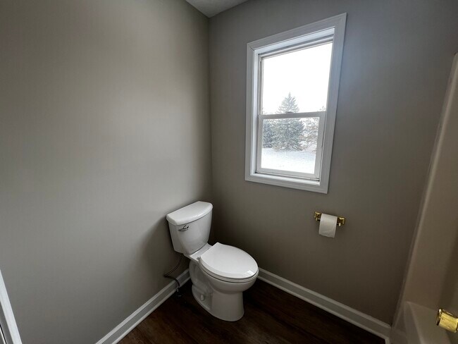 Building Photo - 5010 Delray Dr