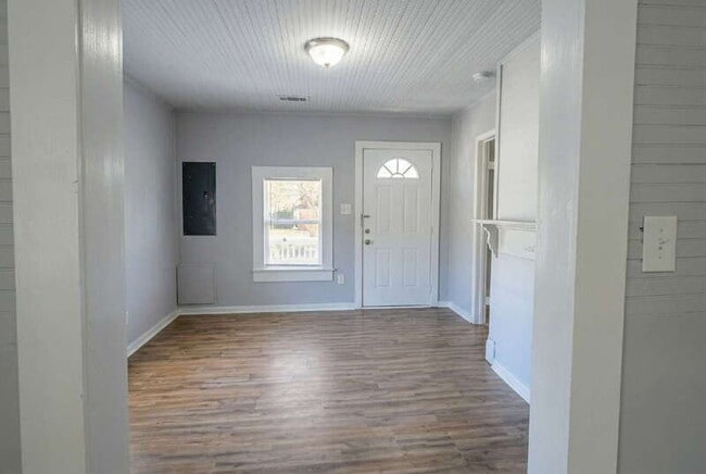 Building Photo - 625 E Wall St